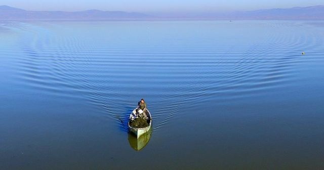 Marmara Gölü&#039;nün yükselmesi balıkçıların yüzünü güldürdü
