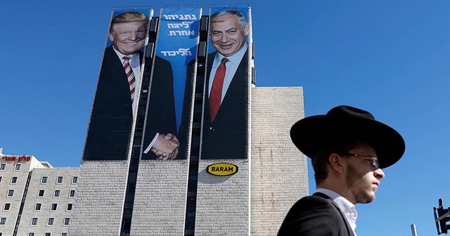 Netanyahu'nun partisinin seçim afişinde Trump fotoğrafı