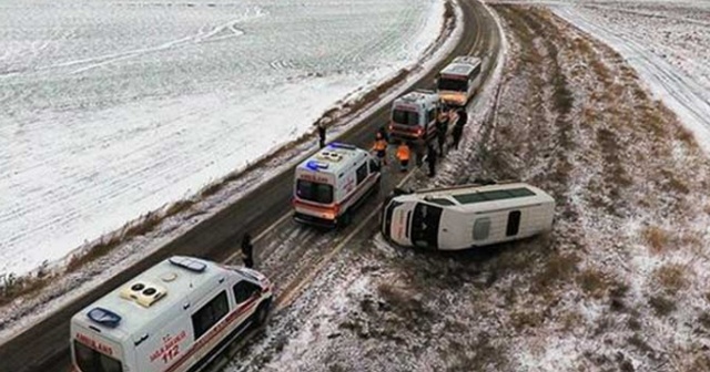 Öğrenci servisi şarampole yuvarlandı! Yaralılar var