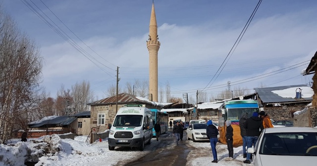 Okul önündeki bıçaklı kavgada ölen çocuk defnedildi