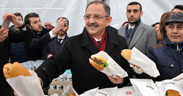 Özhaseki, Kılıçdaroğlu&#039;ndan tazminat kazandı! Halka döner dağıttı