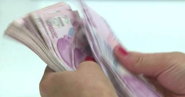 Paketi açınca şoke oldu! Siparişinin içinden 300 bin lira çıktı...