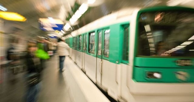 Paris metrosunda &#039;asitli saldırı’ paniği