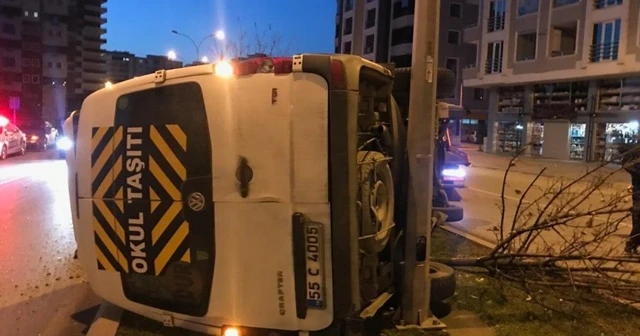 Samsun&#039;da servis minibüsü kaza yaptı: 2 yaralı