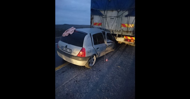 Şanlıurfa’da otomobil tır dorsesinin altına girdi: 8 yaralı