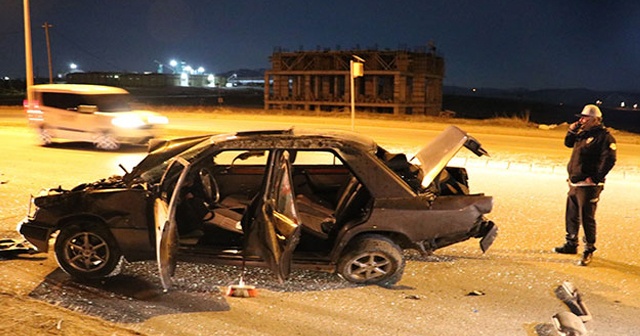 Sivas&#039;ta takla atan otomobil metrelerce sürüklendi: 3 yaralı