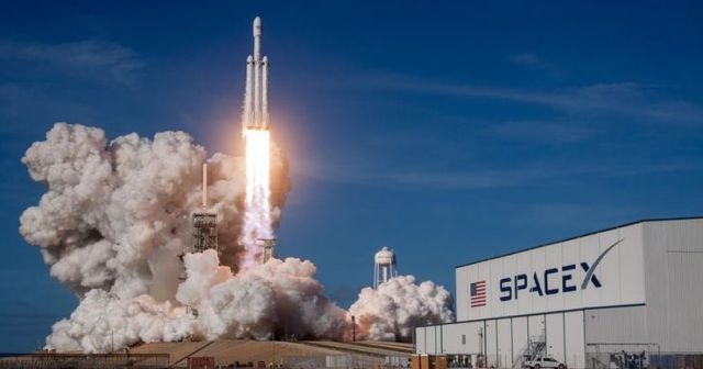 SpaceX personel taşıyıcı mekiği için test tarihini belirledi