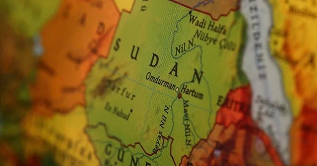 Sudan'da bakanların çoğu ve valilerin tamamı değiştirildi