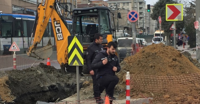 Sultangazi&#039;de göçük altında bir işçi kaldı