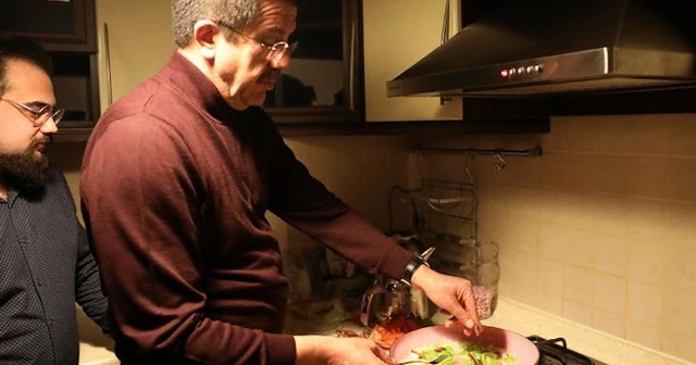 Nihat Zeybekci'den öğrencilere menemen sürprizi