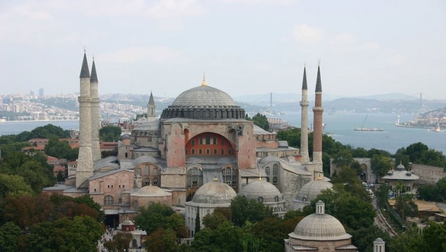 &#039;Ayasofya kanunsuz şekilde müze yapıldı&#039;