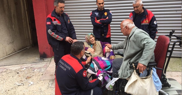 Aylardır görüşemeyen engelli anne ve oğlunu, Cankur ekipleri buluşturdu