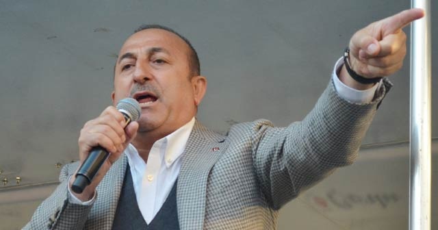 Bakan Çavuşoğlu o sesi duyunca konuşmasını yarıda kesti