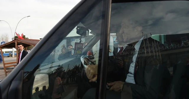 Bakan Selçuk, dolmuşta şoför koltuğuna geçti