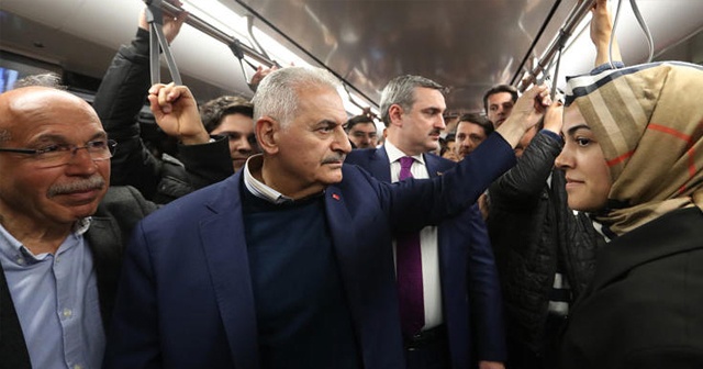 Binali Yıldırım, mitinge metroyla gitti