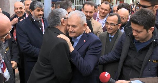 Binali Yıldırım seçim çalışmalarını Şile&#039;de sürdürüyor