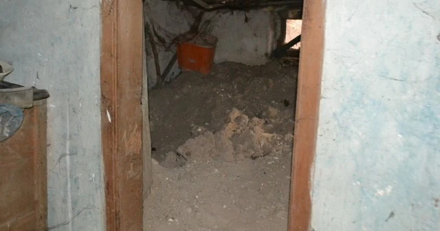 Boş evden gelen kedi sesi, define kuyusunu ortaya çıkardı