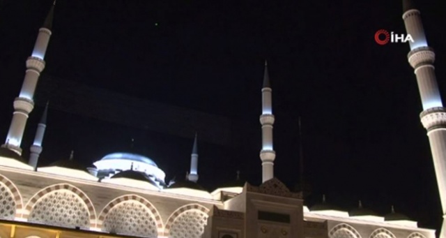 Çamlıca Camii&#039;nde ilk ezan okundu