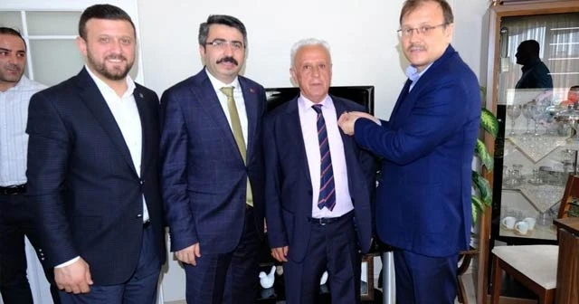 CHP&#039;nin HDP ile gizli ittifakına tepki gösterip 50 yıllık partisinden istifa etti