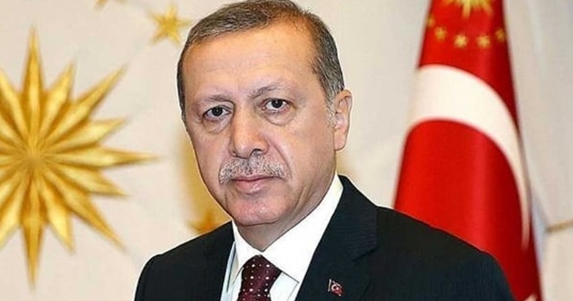 Cumhurbaşkanı Erdoğan&#039;dan takipçisine yanıt: Hiç üzülme ağlama, sen gülümse daima