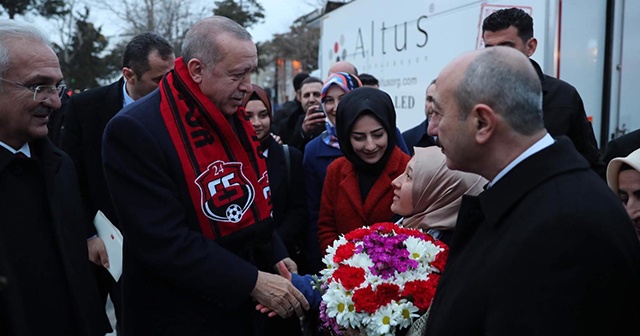 Cumhurbaşkanı Erdoğan, Erzincanlı Milli kayakçıyı külliyeye davet etti