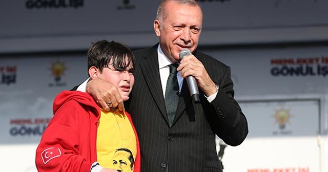 Cumhurbaşkanı Erdoğan sahneye çağırmıştı! 14 yaşındaki Emirhan o anları anlattı