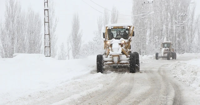 Doğu Anadolu'da 377 yerleşim yeri yolu ulaşıma kapandı