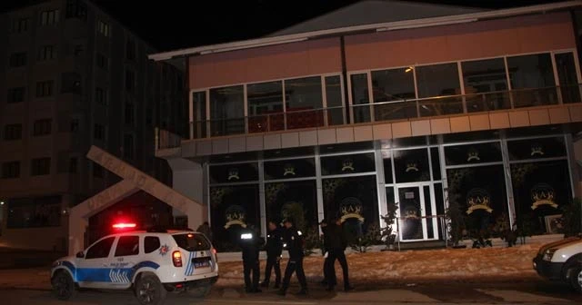 Düğün salonunda asma tavan çöktü, faciadan kıl payı dönüldü