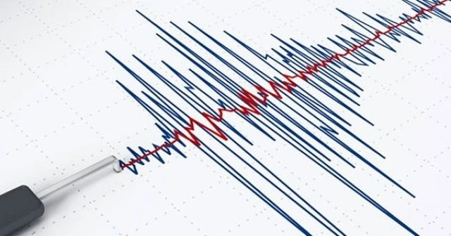 Endonezya'da 5,7 büyüklüğünde deprem