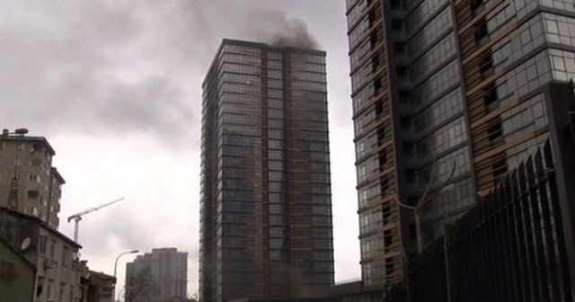 Fikirtepe&#039;de 24 katlı binada yangın çıktı