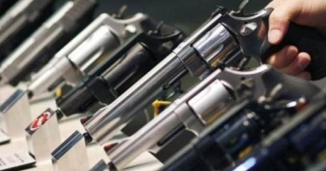 Florida’da öğretmenlerin silahlanması tasarısını onaylandı