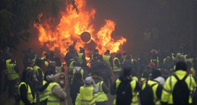 Fransa Başbakanı&#039;ndan BM&#039;ye sarı yelekliler tepkisi
