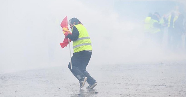 Fransa&#039;da sarı yeleklilerin gösterisinde polis şiddetine soruşturma