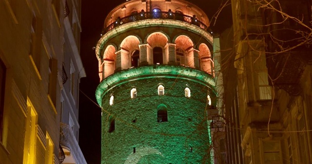 Galata Kulesi Yeşilay Haftası nedeniyle yeşile büründü