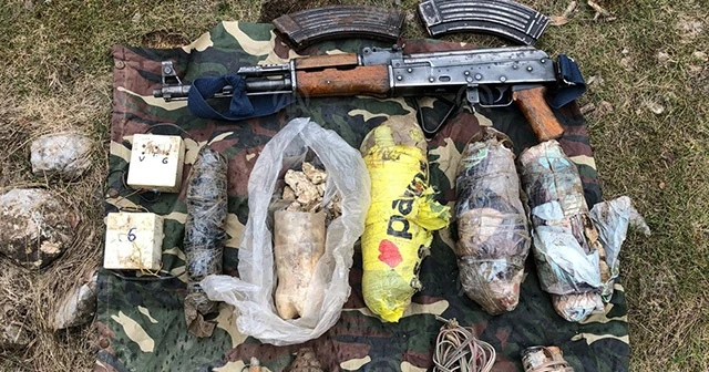 Hakkari'de PKK'ya ait 8 sığınakta silah ve mühimmat ele geçirildi