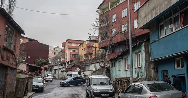 Herkes o hayırseveri merak ediyor! Kapılarında buldukları zarf şaşkına çevirdi