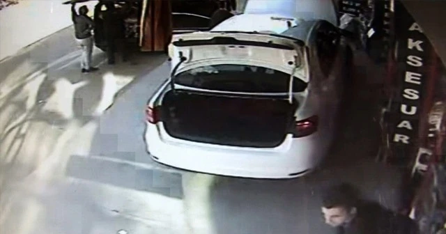 Herkesin gözü önünde 30 kiloluk aküyü çaldı