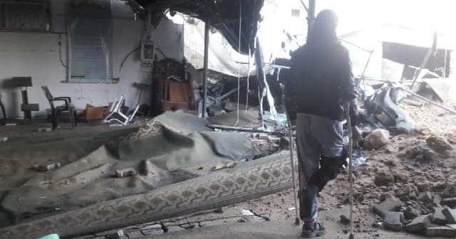 İsrail&#039;in saldırıları nedeniyle bir cami kullanılmaz hale geldi