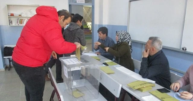 İstanbul'da oy verme işlemi başladı