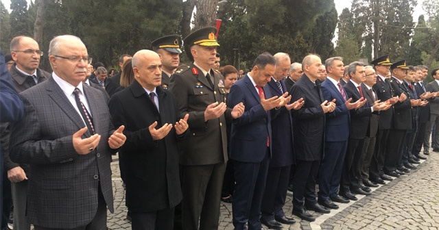 İstiklal Marşı Şairi Mehmet Akif Ersoy kabri başında anıldı