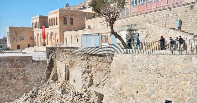 İstinat duvarı yıkılınca Muhammed El Gazi Mescidi&#039;nin kalıntısı bulundu