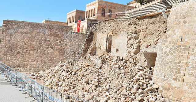 İstinat duvarı yıkılınca tarihi mescidin izi ortaya çıktı