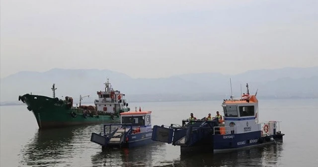 İzmit Körfezi&#039;nden 1 yılda 400 ton çöp toplandı