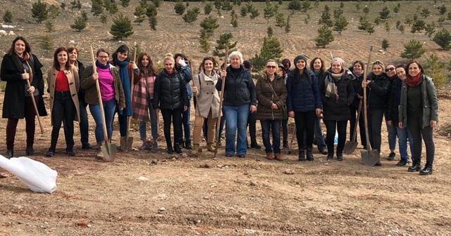 Kadın cinayetlerinde hayatını kaybeden kadınlar anısına fidan diktiler