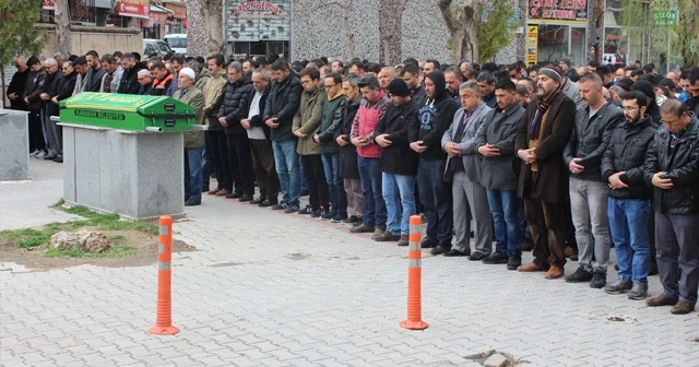 Karaman’da bıçaklanarak öldürülen adam defnedildi