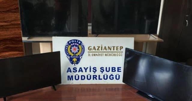 Kaya parçaları ile camı kıran hırsızlar saniyeler içinde 5 televizyonu çaldı