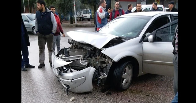 Kaza anı güvenlik kamerasına yansıdı
