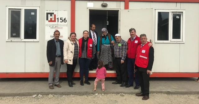 Kızılay yaşlı kadına sahip çıktı