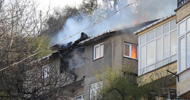 Kozlu’da yangında ev kullanılamaz hale geldi