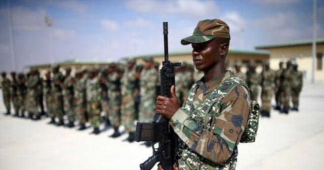 Maaşlarını alamayan Somalili askerler üsleri terk etti